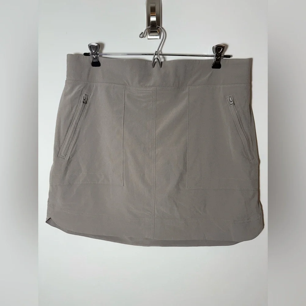 Athleta ~ Chelsea Cargo Skort Lt Asphalt Grey Soft Stretch Skirt/Shorts Sz 12